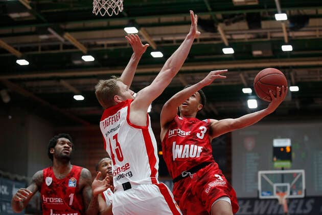 Deutschland , Wuerzburg, s.Oliver Arena , 21.04.2021, emspor, emonline, despor, deonline, s.Oliver Wuerzburg vs. Brose Bamberg, easyCredit BBL, 22. Spieltag Bild: v. l. Copyright: HMBxMedia JulienxBecker