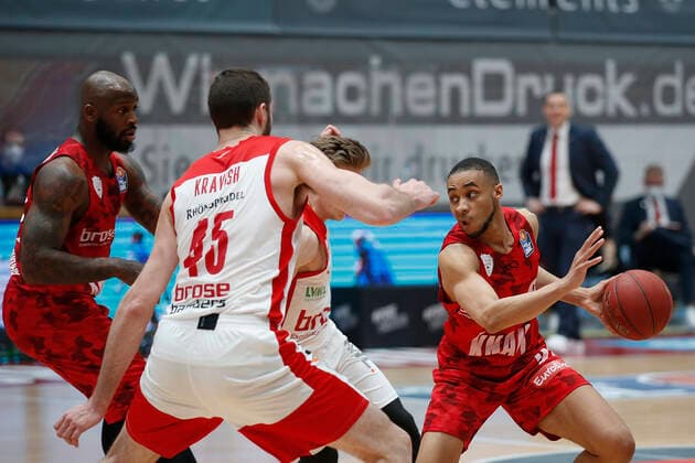 Deutschland , Wuerzburg, s.Oliver Arena , 21.04.2021, emspor, emonline, despor, deonline, s.Oliver Wuerzburg vs. Brose Bamberg, easyCredit BBL, 22. Spieltag Bild: v. l. Copyright: HMBxMedia JulienxBecker
