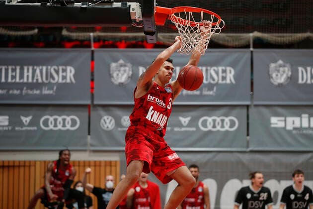 Deutschland , Wuerzburg, s.Oliver Arena , 21.04.2021, emspor, emonline, despor, deonline, s.Oliver Wuerzburg vs. Brose Bamberg, easyCredit BBL, 22. Spieltag Bild: v. l. Copyright: HMBxMedia JulienxBecker