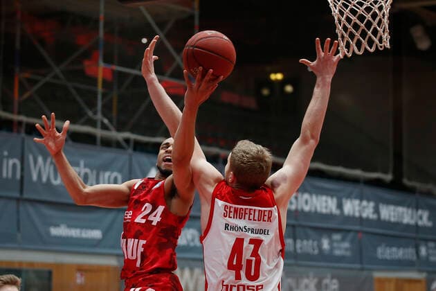 Deutschland , Wuerzburg, s.Oliver Arena , 21.04.2021, emspor, emonline, despor, deonline, s.Oliver Wuerzburg vs. Brose Bamberg, easyCredit BBL, 22. Spieltag Bild: v. l. Copyright: HMBxMedia JulienxBecker