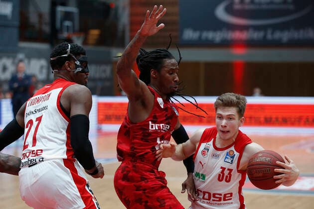 Deutschland , Wuerzburg, s.Oliver Arena , 21.04.2021, emspor, emonline, despor, deonline, s.Oliver Wuerzburg vs. Brose Bamberg, easyCredit BBL, 22. Spieltag Bild: v. l. Copyright: HMBxMedia JulienxBecker