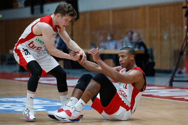 Deutschland , Wuerzburg, s.Oliver Arena , 21.04.2021, emspor, emonline, despor, deonline, s.Oliver Wuerzburg vs. Brose Bamberg, easyCredit BBL, 22. Spieltag Bild: v. l. Copyright: HMBxMedia JulienxBecker