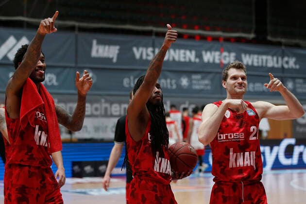 Deutschland , Wuerzburg, s.Oliver Arena , 21.04.2021, emspor, emonline, despor, deonline, s.Oliver Wuerzburg vs. Brose Bamberg, easyCredit BBL, 22. Spieltag Bild: v. l. Copyright: HMBxMedia JulienxBecker