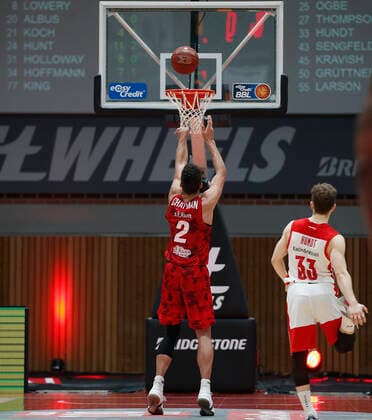 Deutschland , Wuerzburg, s.Oliver Arena , 21.04.2021, emspor, emonline, despor, deonline, s.Oliver Wuerzburg vs. Brose Bamberg, easyCredit BBL, 22. Spieltag Bild: v. l. Copyright: HMBxMedia JulienxBecker