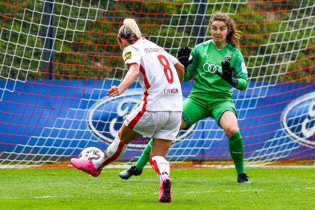 v.li.: Mandy Islacker (Köln, 8) beim Torschuss, Aktion, Action, Spielszene, 21.04.2021, Köln (Deutschland), Fussball, 2. Frauen-Bundesliga Süd, 1. FC Köln - FC Ingolstadt, DFB DFL REGULATIONS PROHIBIT ANY USE OF PHOTOGRAPHS AS IMAGE SEQUENCES AND OR QUASI-VIDEO.