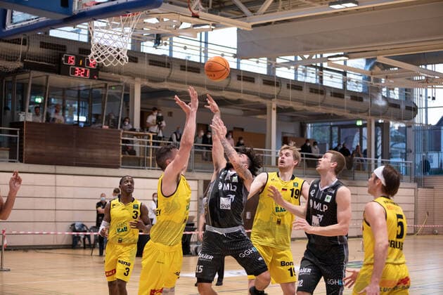 Maxwell Mahoney (Kirchheim Knights, 51) Jordan Geist (MLP Academics Heidelberg, 15) Till Pape (Kirhheim Knights, 19)Evan McGaughey (MLP Academics Heidelberg, 42) Nico Brauner (Kirchheim Knights, 5)¨¨¨Kirchheim Knights - MLP Academics Heidelberg, 2. Basketball, Bundesliga, Pro A, Barmer 2 Basketball, Playoffs 3. Spieltag Gruppenphase , Spielzeit 2020 2021, 23.04.2021, ¨¨ Kirchheim Knights - MLP Academics Heidelberg , Basketball, 2. Bundesliga, Barmer 2 Basketball, Playoffs, 3. Spieltag Gruppenphase , Spielzeit 2020 2021, 23.04.2021 Kirchheim unter Teck Copyright: xNinaxSander xEibnerxPressefotoxIx EP_NSR