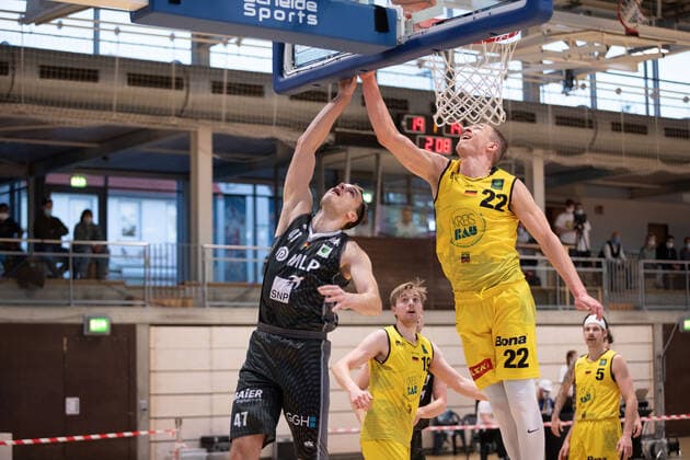Adam Eberhard (MLP Academics Heidelberg, 41) Kevin Wohlrath (Kirchheim Knights, 22)¨¨¨Kirchheim Knights - MLP Academics Heidelberg, 2. Basketball, Bundesliga, Pro A, Barmer 2 Basketball, Playoffs 3. Spieltag Gruppenphase , Spielzeit 2020 2021, 23.04.2021, ¨¨ Kirchheim Knights - MLP Academics Heidelberg , Basketball, 2. Bundesliga, Barmer 2 Basketball, Playoffs, 3. Spieltag Gruppenphase , Spielzeit 2020 2021, 23.04.2021 Kirchheim unter Teck Copyright: xNinaxSander xEibnerxPressefotoxIx EP_NSR