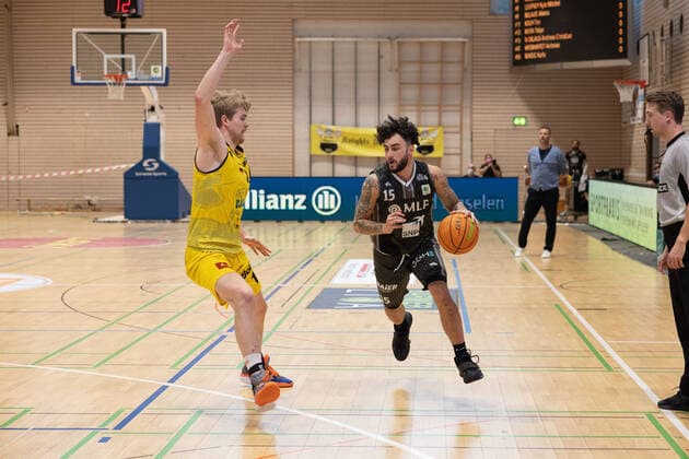 Till Pape (Kirhheim Knights, 19) Jordan Geist (MLP Academics Heidelberg, 15)¨¨¨Kirchheim Knights - MLP Academics Heidelberg, 2. Basketball, Bundesliga, Pro A, Barmer 2 Basketball, Playoffs 3. Spieltag Gruppenphase , Spielzeit 2020 2021, 23.04.2021, ¨¨ Kirchheim Knights - MLP Academics Heidelberg , Basketball, 2. Bundesliga, Barmer 2 Basketball, Playoffs, 3. Spieltag Gruppenphase , Spielzeit 2020 2021, 23.04.2021 Kirchheim unter Teck Copyright: xNinaxSander xEibnerxPressefotoxIx EP_NSR