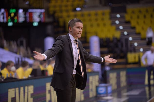 Jaka LAKOVIC (Trainer Coach Headcoach ratiopharm ulm) ; EWE Baskets Oldenburg vs ratiopharm Ulm, Basketball, easyCredit BBL Bundesliga, 24.04.2021, 30. Spieltag, Saison 2020 2021 ; Copyright: xErikxHillmer EIBNERx EP_ehr EWE Baskets Oldenburg vs ratiopharm Ulm, Basketball, easyCredit BBL Bundesliga, 24.04.2021, 30. Spieltag, Saison 2020 2021 Oldenburg Copyright: xErikxHillmer EIBNERx EP_ehr