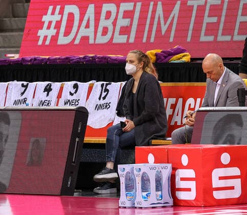 Stillleben vor dem Anpfiff Pastore Rodrigo (Trainer Chemnitz), Telekom Baskets Bonn vs. Niners Chemnitz, Basketball, 1. Easy Credit- Bundesliga, 30. Spieltag, 25.04.2021, Telekom Baskets Bonn vs. Niners Chemnitz, Basketball, 1. Easy Credit- Bundesliga, 30. Spieltag, 25.04.2021, Foto: EIBNER Joerg Niebergall Bonn Copyright: xJoergxNiebergall Eibner-Pressefox EP_JNL