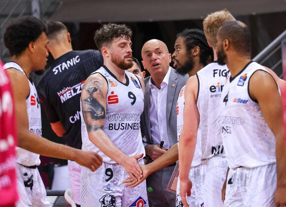 Pastore Rodrigo, Trainer Chemnitz, Telekom Baskets Bonn vs. Niners Chemnitz, Basketball, 1. Easy Credit- Bundesliga, 30. Spieltag, 25.04.2021, Telekom Baskets Bonn vs. Niners Chemnitz, Basketball, 1. Easy Credit- Bundesliga, 30. Spieltag, 25.04.2021, Foto: EIBNER Joerg Niebergall Bonn Copyright: xJoergxNiebergall Eibner-Pressefox EP_JNL
