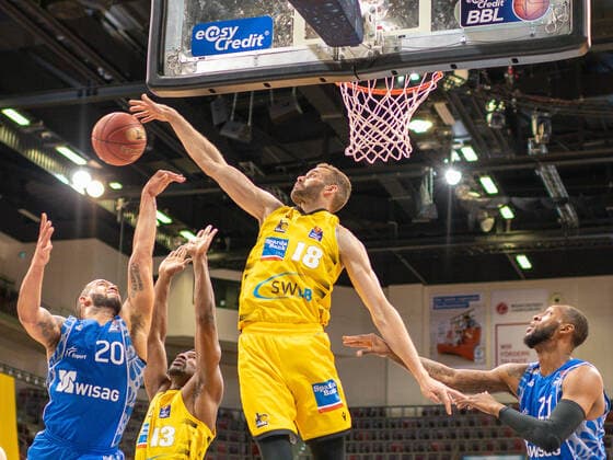 Rasheed Moore (Fraport Skyliners, 20), Jonas Wahlfarth-Bottermann (MHP Riesen Ludwigsburg, 18), Kamari Murphy (Fraport Skyliners, 21), MHP Riesen Ludwigsburg vs. FRAPORT SKYLINERS, Basketball, Bundesliga, easycredit BBL, 27.04.2021, MHP Riesen Ludwigsburg vs. FRAPORT SKYLINERS, Basketball, Bundesliga, easycredit BBL, 27.04.2021 Ludwigsburg Copyright: xEibner-Pressefoto SaschaxWaltherx EP_swa