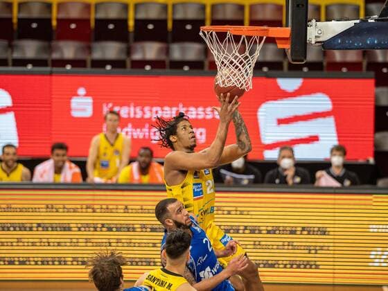 Desi Rodiguez (MHP Riesen Ludwigsburg, 20), Rasheed Moore (Fraport Skyliners, 20), MHP Riesen Ludwigsburg vs. FRAPORT SKYLINERS, Basketball, Bundesliga, easycredit BBL, 27.04.2021, MHP Riesen Ludwigsburg vs. FRAPORT SKYLINERS, Basketball, Bundesliga, easycredit BBL, 27.04.2021 Ludwigsburg Copyright: xEibner-Pressefoto SaschaxWaltherx EP_swa