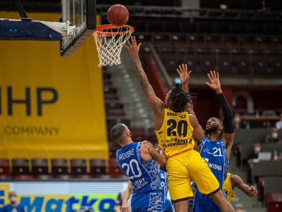 Rasheed Moore (Fraport Skyliners, 20), Desi Rodiguez (MHP Riesen Ludwigsburg, 20), Kamari Murphy (Fraport Skyliners, 21), MHP Riesen Ludwigsburg vs. FRAPORT SKYLINERS, Basketball, Bundesliga, easycredit BBL, 27.04.2021, MHP Riesen Ludwigsburg vs. FRAPORT SKYLINERS, Basketball, Bundesliga, easycredit BBL, 27.04.2021 Ludwigsburg Copyright: xEibner-Pressefoto SaschaxWaltherx EP_swa