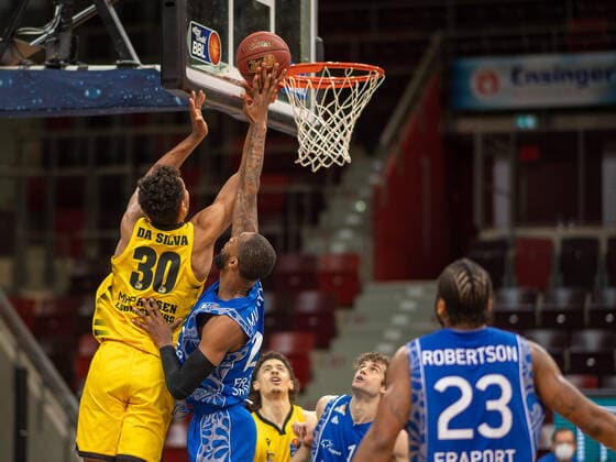 Kamari Murphy (Fraport Skyliners, 21), Oscar DA Silva (MHP Riesen Ludwigsburg, 30), MHP Riesen Ludwigsburg vs. FRAPORT SKYLINERS, Basketball, Bundesliga, easycredit BBL, 27.04.2021, MHP Riesen Ludwigsburg vs. FRAPORT SKYLINERS, Basketball, Bundesliga, easycredit BBL, 27.04.2021 Ludwigsburg Copyright: xEibner-Pressefoto SaschaxWaltherx EP_swa