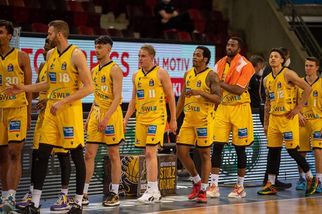 Oscar DA Silva (MHP Riesen Ludwigsburg, 30), Jonas Wahlfarth-Bottermann (MHP Riesen Ludwigsburg, 18), Nico Santana Mojica (MHP Riesen Ludwigsburg, 17), Lukas Herzog (MHP Riesen Ludwigsburg, 11), Jonah Radebaugh (MHP Riesen Ludwigsburg, 12), Jordan Hulls (MHP Riesen Ludwigsburg, 01), MHP Riesen Ludwigsburg vs. FRAPORT SKYLINERS, Basketball, Bundesliga, easycredit BBL, 27.04.2021, MHP Riesen Ludwigsburg vs. FRAPORT SKYLINERS, Basketball, Bundesliga, easycredit BBL, 27.04.2021 Ludwigsburg Copyright: xEibner-Pressefoto SaschaxWaltherx EP_swa