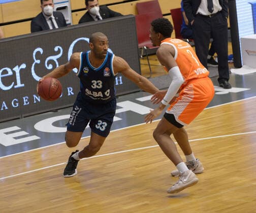 Jayson GRANGER (33 Alba Berlin), Sha™Markus Sha Markus KENNEDY (3 Rasta Vechta) ; Rasta Vechta vs Alba Berlin, Basketball, easyCredit BBL Bundesliga, 30.04.2021, 31. Spieltag, Saison 2020 2021 ; Copyright: xErikxHillmer EIBNERx EP_ehr Rasta Vechta vs Alba Berlin, Basketball, easyCredit BBL Bundesliga, 30.04.2021, 31. Spieltag, Saison 2020 2021 Vechta Copyright: xErikxHillmer EIBNERx EP_ehr