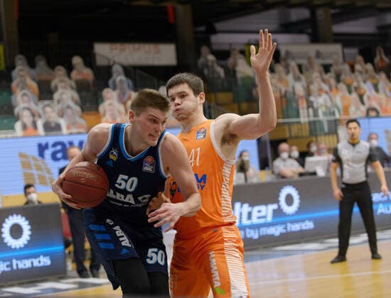 Ben LAMMERS (50 Alba Berlin), Will VORHEES (41 Rasta Vechta) ; Rasta Vechta vs Alba Berlin, Basketball, easyCredit BBL Bundesliga, 30.04.2021, 31. Spieltag, Saison 2020 2021 ; Copyright: xErikxHillmer EIBNERx EP_ehr Rasta Vechta vs Alba Berlin, Basketball, easyCredit BBL Bundesliga, 30.04.2021, 31. Spieltag, Saison 2020 2021 Vechta Copyright: xErikxHillmer EIBNERx EP_ehr