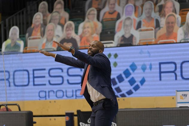 Derrick ALLEN (Trainer Cheftrainer Headcoach Rasta Vechta) gestikuliert an der Seitenlinie ; Rasta Vechta vs Alba Berlin, Basketball, easyCredit BBL Bundesliga, 30.04.2021, 31. Spieltag, Saison 2020 2021 ; Copyright: xErikxHillmer EIBNERx EP_ehr Rasta Vechta vs Alba Berlin, Basketball, easyCredit BBL Bundesliga, 30.04.2021, 31. Spieltag, Saison 2020 2021 Vechta Copyright: xErikxHillmer EIBNERx EP_ehr