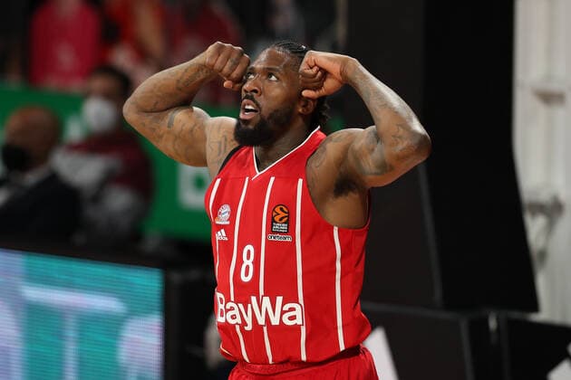 Sport Bilder des Tages Jalen Reynolds (Muenchen) laesst die Muskeln spielen GER, FC Bayern Basketball - Armani Olimpia Mailand, Basketball, EuroLeague Viertelfinale Spiel 4, Saison 2020 2021, 30.04.2021, GER, FC Bayern Basketball - Armani Olimpia Mailand, Basketball, EuroLeague Viertelfinale Spiel 4, Saison 2020 2021, 30.04.2021, Muenchen Copyright: xEIBNER MarcelxEngelbrechtx EP_EER