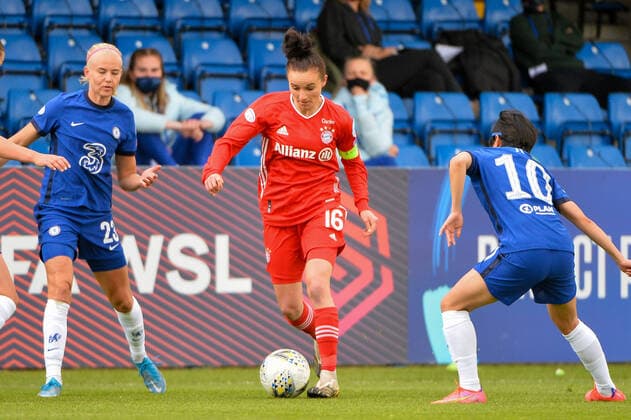Pernille Harder (CFC, 23), Lina Magull (FCB, 16) mit Ball am Fuss, So-Yun Ji (CFC, 10), 02.05.2021, London, Fussball, UEFA Women s Champions League, Chelsea FC - FC Bayern München