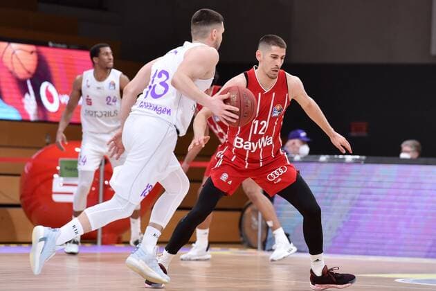 Rihards Lomazs (BG Goettingen) (am Ball), Diego Flaccadori (FC Bayern Muenchen) , Basketball, Bundesliga, BBL, BG Goettingen - FC Bayern Muenchen, 02.05.2021, BG Goettingen - FC Bayern Muenchen, Basketball, Bundesliga, GER, BBL, 02.05.2021 Goettingen Copyright: xEibner-Pressefotox-xRolandxSippelx