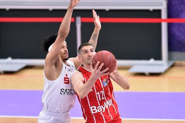 Diego Flaccadori (FC Bayern Muenchen) (am Ball), Nelson Weidemann (BG Goettingen) (L) , Basketball, Bundesliga, BBL, BG Goettingen - FC Bayern Muenchen, 02.05.2021, BG Goettingen - FC Bayern Muenchen, Basketball, Bundesliga, GER, BBL, 02.05.2021 Goettingen Copyright: xEibner-Pressefotox-xRolandxSippelx