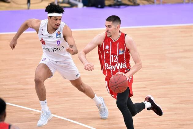 Diego Flaccadori (FC Bayern Muenchen) (am Ball), Nelson Weidemann (BG Goettingen) , Basketball, Bundesliga, BBL, BG Goettingen - FC Bayern Muenchen, 02.05.2021, BG Goettingen - FC Bayern Muenchen, Basketball, Bundesliga, GER, BBL, 02.05.2021 Goettingen Copyright: xEibner-Pressefotox-xRolandxSippelx