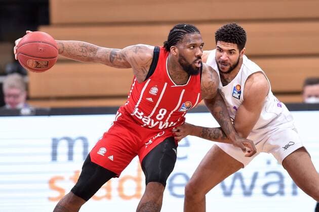 Jalen Reynolds (FC Bayern Muenchen) (am Ball), Marvin Omuvwie (BG Goettingen) (R) , Basketball, Bundesliga, BBL, BG Goettingen - FC Bayern Muenchen, 02.05.2021, BG Goettingen - FC Bayern Muenchen, Basketball, Bundesliga, GER, BBL, 02.05.2021 Goettingen Copyright: xEibner-Pressefotox-xRolandxSippelx