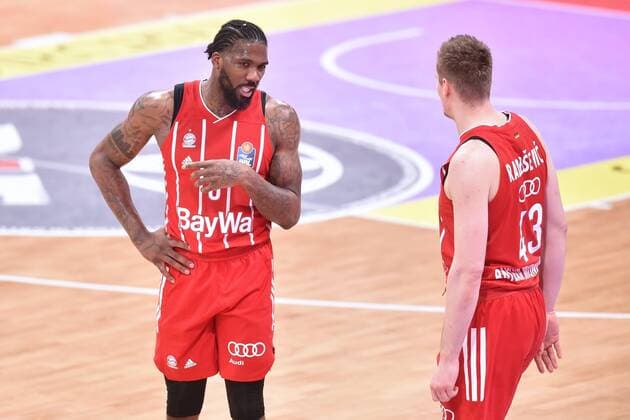 Jalen Reynolds (FC Bayern Muenchen) (L) und Leon Radosevic (FC Bayern Muenchen) , Basketball, Bundesliga, BBL, BG Goettingen - FC Bayern Muenchen, 02.05.2021, BG Goettingen - FC Bayern Muenchen, Basketball, Bundesliga, GER, BBL, 02.05.2021 Goettingen Copyright: xEibner-Pressefotox-xRolandxSippelx