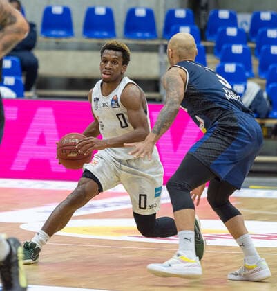 T.J. Shorts (Hamburg Towers, 0) Aleksa Kovacevic (Hakro Merlins Crailsheim, 5) HAKRO Merlins Crailsheim vs. Hamburg Towers, Basketball, Bundesliga, easy credit BBL, Spieltag 32, Spielzeit 2020 2021, 02.05.2021, ¨¨ HAKRO Merlins Crailsheim vs. Hamburg Towers, Basketball, Bundesliga, easy credit BBL, Spieltag 32, Spielzeit 2020 2021, 02.05.2021 Ilshofen Copyright: xNinaxSander xEibnerxPressefotoxIx EP_NSR