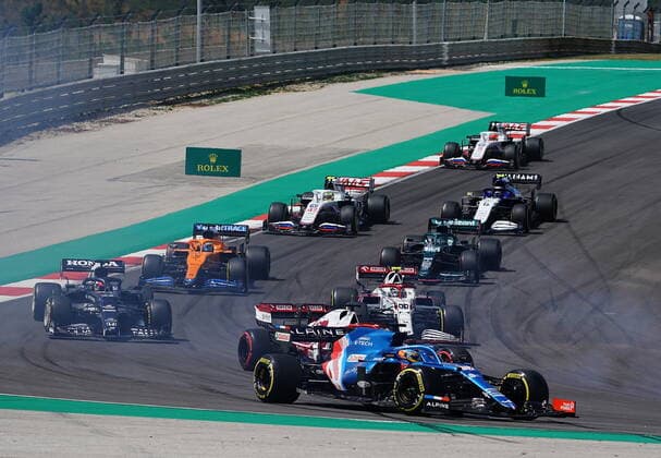 FORMULA 1 HEINEKEN PORTUGUESE GRAND PRIX 2021 02.05.2021, Autodromo Internacional do Algarve, Portimao, FORMULA 1 HEINEKEN PORTUGUESE GRAND PRIX 2021,im Bild Rennstart: Valtteri Bottas (FIN 77), Mercedes-AMG Petronas Formula One Team, Lewis Hamilton (GBR 44), Mercedes-AMG Petronas Formula One Team, Max Verstappen (NEL 33), Red Bull Racing Honda, Sergio Perez (MEX 11), Red Bull Racing Honda, Carlos Sainz Jr. (ESP 55), Scuderia Ferrari Mission Winnow, Lando Norris (GBR 4), McLaren F1 Team, Esteban Ocon (FRA 31), Alpine F1 Team, Charles Leclerc (MCO 16), Scuderia Ferrari Mission Winnow, Sebastian Vettel (DEU 5), Aston Martin Cognizant Formula One Team, Pierre Gasly (FRA 10), Scuderia AlphaTauri Honda, Fernando Alonso (ESP 14), Alpine F1 Team, George Russel (GBR 63), Williams Racing, Kimi Raikkonen (FIN 7), Alfa Romeo Racing ORLEN, Yuki Tsunoda (JPN 22), Scuderia AlphaTauri Honda, Antonio Giovinazzi (ITA 99), Alfa Romeo Racing ORLEN, Daniel Ricciardo (AUS 3), McLaren F1 Team, Nicholas Latifi (CAN 6), Williams Racing, Mick Schumacher (DEU 47), Haas F1 Team, Nikita Mazepin (RUS 9), Haas F1 Team