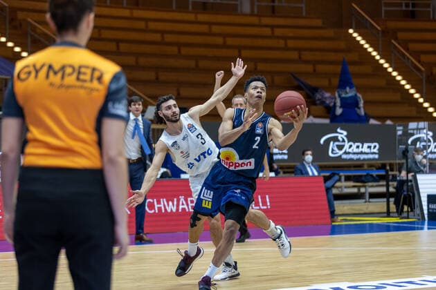 Maximilian DiLeo (Hamburg Towers, 3) Trae Bell Haynes (Hakro Merlins Crailsheim, 2) HAKRO Merlins Crailsheim vs. Hamburg Towers, Basketball, Bundesliga, easy credit BBL, Spieltag 32, Spielzeit 2020 2021, 02.05.2021, ¨¨ HAKRO Merlins Crailsheim vs. Hamburg Towers, Basketball, Bundesliga, easy credit BBL, Spieltag 32, Spielzeit 2020 2021, 02.05.2021 Ilshofen Copyright: xNinaxSander xEibnerxPressefotoxIx EP_NSR