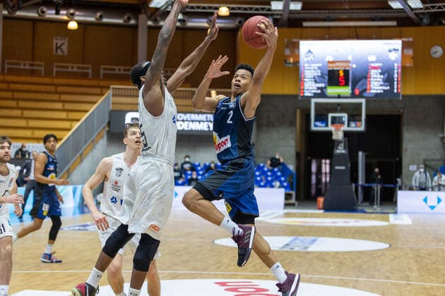 Terry Allen (Hamburg Towers, 25)Trae Bell Haynes (Hakro Merlins Crailsheim, 2) HAKRO Merlins Crailsheim vs. Hamburg Towers, Basketball, Bundesliga, easy credit BBL, Spieltag 32, Spielzeit 2020 2021, 02.05.2021, ¨¨ HAKRO Merlins Crailsheim vs. Hamburg Towers, Basketball, Bundesliga, easy credit BBL, Spieltag 32, Spielzeit 2020 2021, 02.05.2021 Ilshofen Copyright: xNinaxSander xEibnerxPressefotoxIx EP_NSR