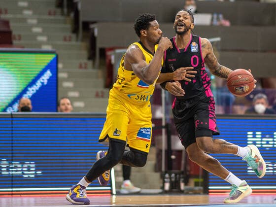 Alex Hamilton (Telekom Baskets Bonn, 00), MHP Riesen Ludwigsburg vs. Telekom Baskets Bonn, Basketball, Bundesliga, easycredit BBL, 32. Spieltag, Spielzeit 2020 2021, 02.05.2021, MHP Riesen Ludwigsburg vs. Telekom Baskets Bonn, Basketball, Bundesliga, easycredit BBL, 32. Spieltag, Spielzeit 2020 2021, 02.05.2021 Ludwigsburg Copyright: xEibner-Pressefoto SaschaxWaltherx EP_SWA