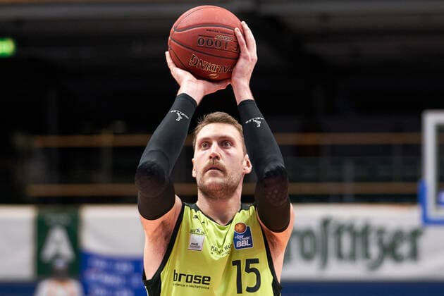 Syntainics MBC - Medi Bayreuth, Basketball, Bundesliga, Maenner, 2020 2021, 32. Spieltag, 02.05.2021, Matthew Tiby (bayreuth, 15). Syntainics MBC - Medi Bayreuth, Basketball, Bundesliga, Maenner, 2020 2021, 32. Spieltag, 02.05.2021, Weissenfels