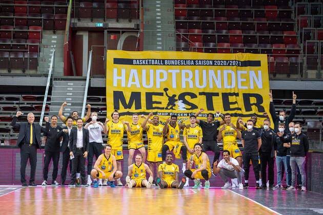 Teamfoto, Hauptrundenmeister MHP Riesen, MHP Riesen Ludwigsburg vs. Telekom Baskets Bonn, Basketball, Bundesliga, easycredit BBL, 32. Spieltag, Spielzeit 2020 2021, 02.05.2021, MHP Riesen Ludwigsburg vs. Telekom Baskets Bonn, Basketball, Bundesliga, easycredit BBL, 32. Spieltag, Spielzeit 2020 2021, 02.05.2021 Ludwigsburg Copyright: xEibner-Pressefoto SaschaxWaltherx EP_SWA