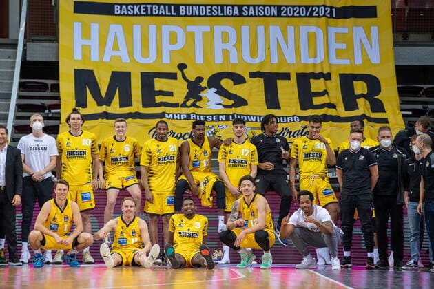 Teamfoto, Hauptrundenmeister MHP Riesen, MHP Riesen Ludwigsburg vs. Telekom Baskets Bonn, Basketball, Bundesliga, easycredit BBL, 32. Spieltag, Spielzeit 2020 2021, 02.05.2021, MHP Riesen Ludwigsburg vs. Telekom Baskets Bonn, Basketball, Bundesliga, easycredit BBL, 32. Spieltag, Spielzeit 2020 2021, 02.05.2021 Ludwigsburg Copyright: xEibner-Pressefoto SaschaxWaltherx EP_SWA