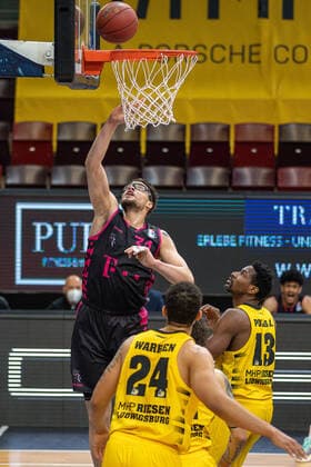 Isaiah Philmore (Telekom Baskets Bonn, 31), Andrew Warren (MHP Riesen Ludwigsburg, 24), Yorman Polas Bartolo (MHP Riesen Ludwigsburg, 13), MHP Riesen Ludwigsburg vs. Telekom Baskets Bonn, Basketball, Bundesliga, easycredit BBL, 32. Spieltag, Spielzeit 2020 2021, 02.05.2021, MHP Riesen Ludwigsburg vs. Telekom Baskets Bonn, Basketball, Bundesliga, easycredit BBL, 32. Spieltag, Spielzeit 2020 2021, 02.05.2021 Ludwigsburg Copyright: xEibner-Pressefoto SaschaxWaltherx EP_SWA