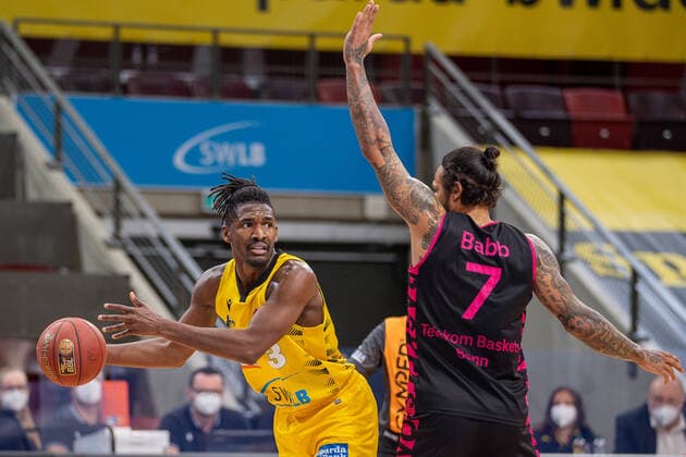 Jaleen Smith (MHP Riesen Ludwigsburg, 03), Chris Babb (Telekom Baskets Bonn, 07), MHP Riesen Ludwigsburg vs. Telekom Baskets Bonn, Basketball, Bundesliga, easycredit BBL, 32. Spieltag, Spielzeit 2020 2021, 02.05.2021, MHP Riesen Ludwigsburg vs. Telekom Baskets Bonn, Basketball, Bundesliga, easycredit BBL, 32. Spieltag, Spielzeit 2020 2021, 02.05.2021 Ludwigsburg Copyright: xEibner-Pressefoto SaschaxWaltherx EP_SWA