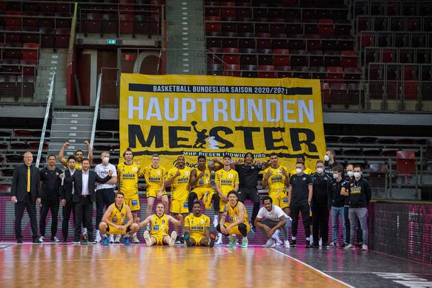 Teamfoto, Hauptrundenmeister MHP Riesen, MHP Riesen Ludwigsburg vs. Telekom Baskets Bonn, Basketball, Bundesliga, easycredit BBL, 32. Spieltag, Spielzeit 2020 2021, 02.05.2021, MHP Riesen Ludwigsburg vs. Telekom Baskets Bonn, Basketball, Bundesliga, easycredit BBL, 32. Spieltag, Spielzeit 2020 2021, 02.05.2021 Ludwigsburg Copyright: xEibner-Pressefoto SaschaxWaltherx EP_SWA