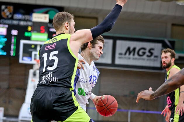 18 Joe Rahon 15 Matthew Tiby (medi), medi bayreut vs. Fraport Skyliners, Basketball, Bundesliga, easycredit BBL, 33. Spieltag, Spielzeit 2020 2021, 04.05.2021, medi bayreut vs. Fraport Skyliners, Basketball, Bundesliga, easycredit BBL, 33. Spieltag, Spielzeit 2020 2021, 04.05.2021 Bayreuth Copyright: xEibner-Pressefoto ThorstenxOchsx EP_TOS