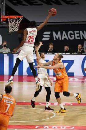Jajuan Johnson (Muenchen) blockt einen Wurf GER, FC Bayern Basketball vs. ratiopharm ulm, Basketball, 1.Bundesliga, Saison 2020 2021, 07.05.2021, GER, FC Bayern Basketball vs. ratiopharm ulm, Basketball, 1.Bundesliga, Saison 2020 2021, 07.05.2021, Muenchen Copyright: xEIBNER MarcelxEngelbrechtx EP_EER