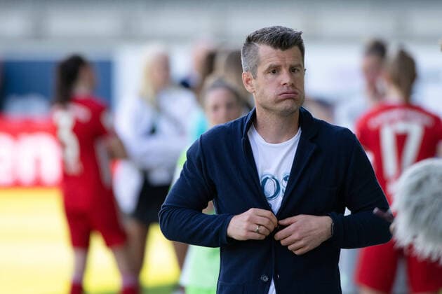 Jens Scheuer (FC Bayern Muenchen) unzufrieden mit dem Unentschieden, GER, VfL Wolfsburg vs. FC Bayern Muenchen, 09.05.2021, Flyeralarm Frauen Bundesliga, 20. Spieltag, Spielzeit 2020 2021 DFB REGULATIONS PROHIBIT ANY USE OF PHOTOGRAPHS AS IMAGE SEQUENCES AND OR QUASI-VIDEO GER, VfL Wolfsburg vs. FC Bayern Muenchen, 09.05.2021, Flyeralarm Frauen Bundesliga, 20. Spieltag, Spielzeit 2020 2021 Wolfsburg Copyright: xEibnerxPressefoto MichaelxMemmlerx EP_MMR