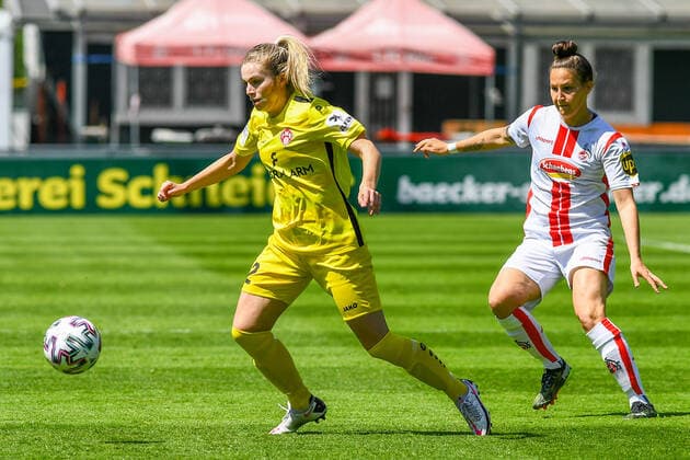 v.li.: Jenaya Robertson (Würzburger Kickers, 12), Sabrina Horvat (Köln, 3), Zweikampf, Duell, duel, tackle, tackling, Dynamik, Action, Aktion, 09.05.2021, Köln (Deutschland), Fussball, 2. Frauen-Bundesliga Süd, 1. FC Köln - FC Würzburger Kickers, DFB DFL REGULATIONS PROHIBIT ANY USE OF PHOTOGRAPHS AS IMAGE SEQUENCES AND OR QUASI-VIDEO.