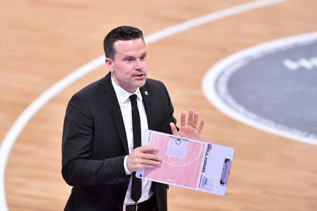 Raoul Korner (Trainer, Headcaoch medi bayreuth) mit Tafel , Basketball, Bundesliga, BBL, BG Goettingen - medi bayreuth, 09.05.2021, BG Goettingen - medi bayreuth, Basketball, Bundesliga, GER, BBL, 09.05.2021 Goettingen Copyright: xEibner-Pressefotox-xRolandxSippelx