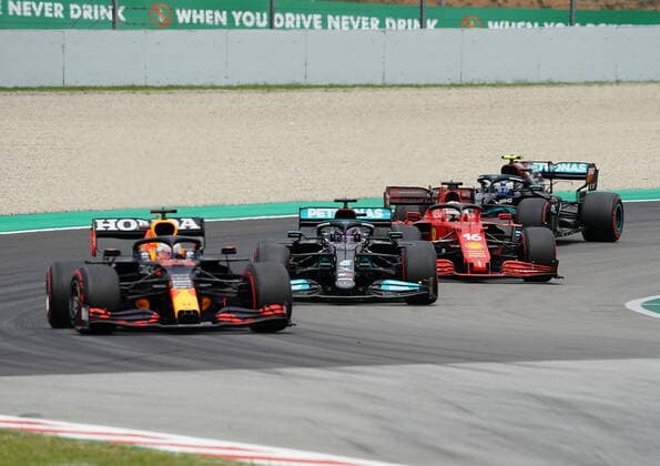 F1 Aramco Grand Prix von Spanien 2021 09.05.2021, Circuit de Catalunya, Barcelona, F1 Aramco Grand Prix von Spanien 2021 , im Bild Max Verstappen (NEL 33), Red Bull Racing Honda, Lewis Hamilton (GBR 44), Mercedes-AMG Petronas Formula One Team, Charles Leclerc (MCO 16), Scuderia Ferrari Mission Winnow, Valtteri Bottas (FIN 77), Mercedes-AMG Petronas Formula One Team