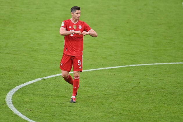 Torjubel Robert LEWANDOWSKI (Bayern Muenchen),Jubel,Freude,Begeisterung, Aktion,Einzelaktion,Einzelbild, Freisteller,Ganzkoerperaufnahme,ganze Figur Fussball 1. Bundesliga Saison 2020 2021,32.Spieltag, Spieltag32, FC Bayern Muenchen - Borussia Moenchengladbach 6-0, am 08.05.2021. A L L I A N Z A R E N A Foto:Lennart Preiss Wiiters Pool via Sven Simon Fotoagentur GmbH & Co. DFL REGULATIONS PROHIBIT ANY USE OF PHOTOGRAPHS AS IMAGE SEQUENCES AND OR QUASI-VIDEO.EDITORIAL USE ONLY. Nur fuer journalistische Zwecke! National and International News Agencies OUT NO RESALE!