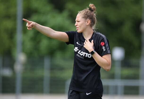 13.05.2021, xcex, GER, Frankfurt am Main, Stadion am Brentanobad, Frauenfussball, 2. Bundesliga Sued, Frauen-Bundesliga Saison 2020 2021, SGE, Eintracht Frankfurt Frauen II - 1. FC Koeln, Trainerin Kim Kulig (SGE) DFL regulations prohibit any use of photographs as image sequences and or quasi-video