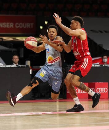 Zweikampf zwischen Trae Bell-Haynes (Crailsheim) und Wade Baldwin IV (Muenchen) GER, FC Bayern Basketball vs. Hakro Merlins Crailsheim, Basketball, 1.Bundesliga, Playoffs 2020 2021, Viertelfinale Spiel 1, 19.05.2021, GER, FC Bayern Basketball vs. Hakro Merlins Crailsheim, Basketball, 1.Bundesliga, Playoffs 2020 2021, Viertelfinale Spiel 1, 19.05.2021, Muenchen Copyright: xEIBNER MarcelxEngelbrechtx EP_EER